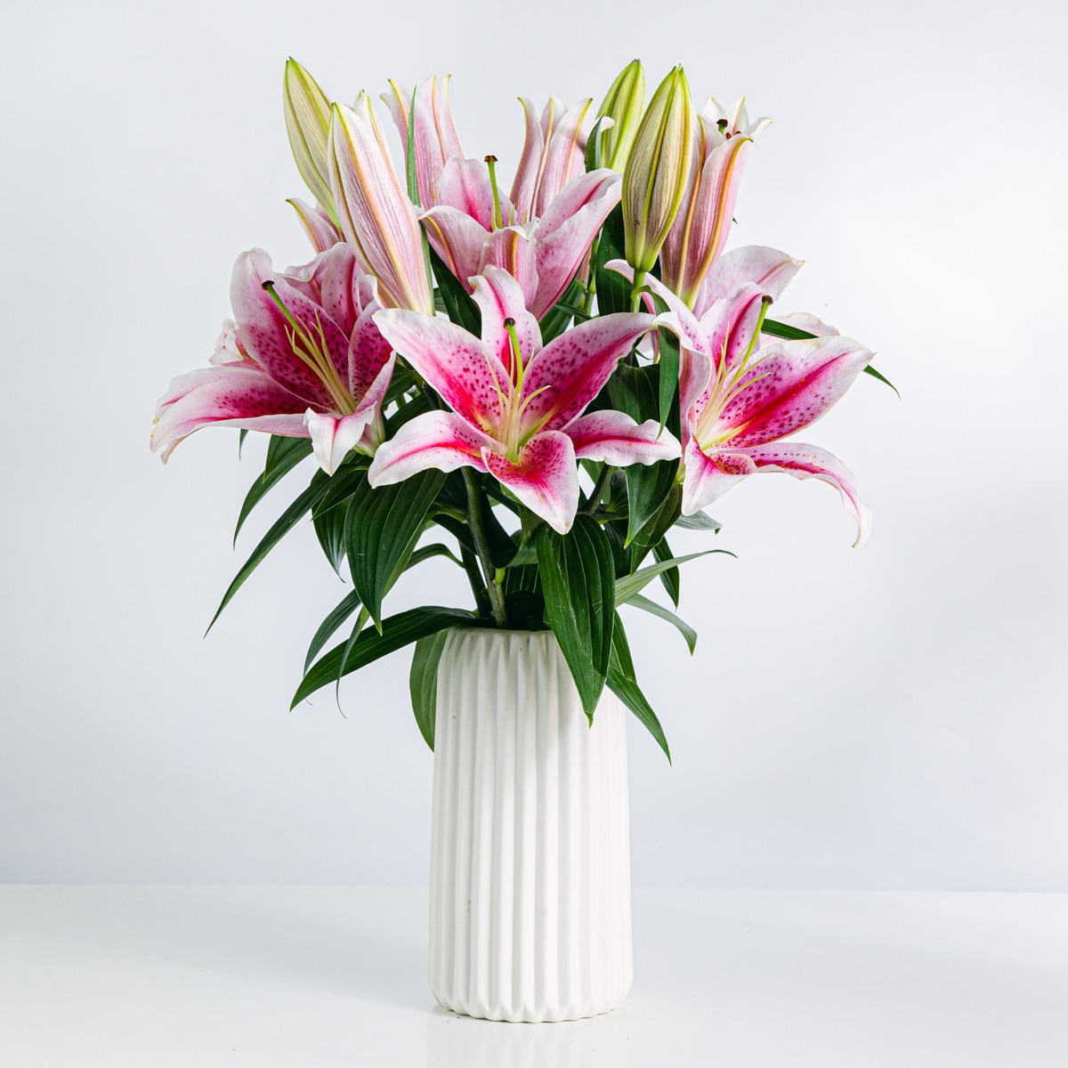 Bouquet di fiori di lilium orientale rosa